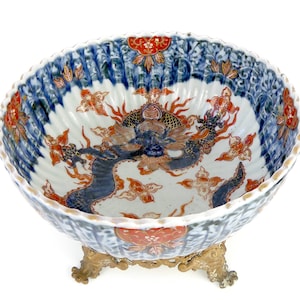 Large Imari cup with dragon in blue red and gold porcelain from the 18th / 19th century - Meiji era - Japan - Japanese cultural object