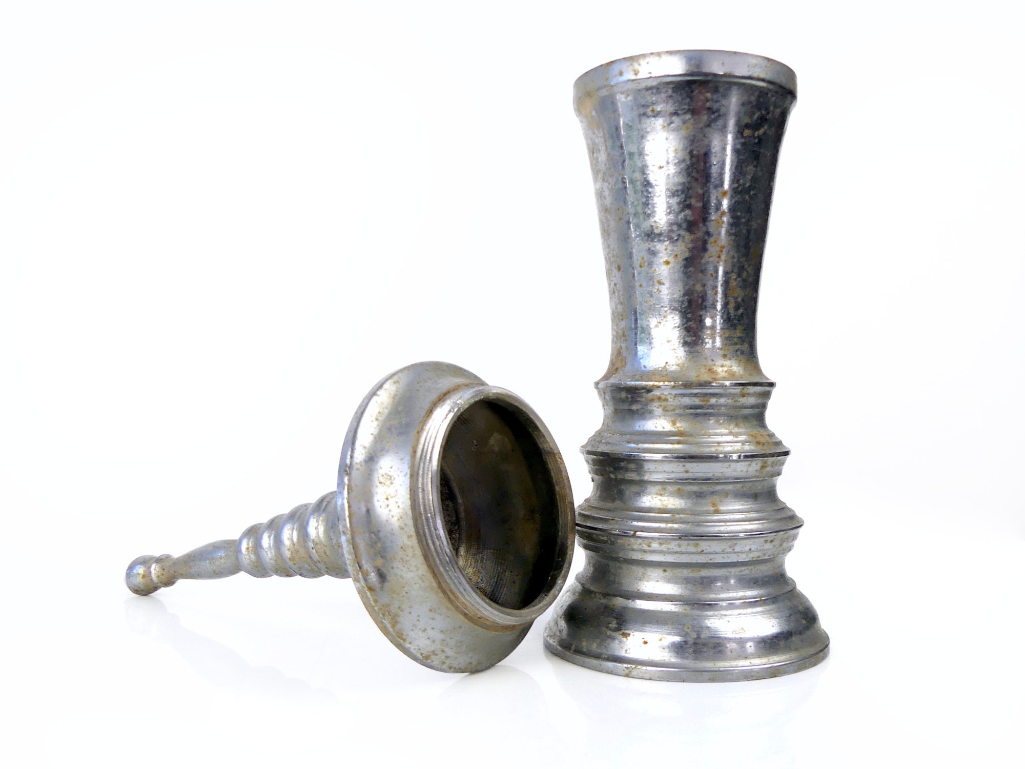 Urne Funéraire Traditionnelle Thaïlandaise en Métal Argenté - Asie Du Sud-Est Objet de Culte