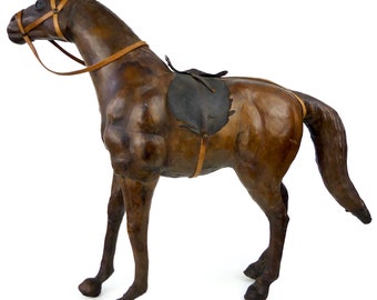 Grand cheval en cuir moulé de la mi-XXe - Objet équestre de collection - Curiosité