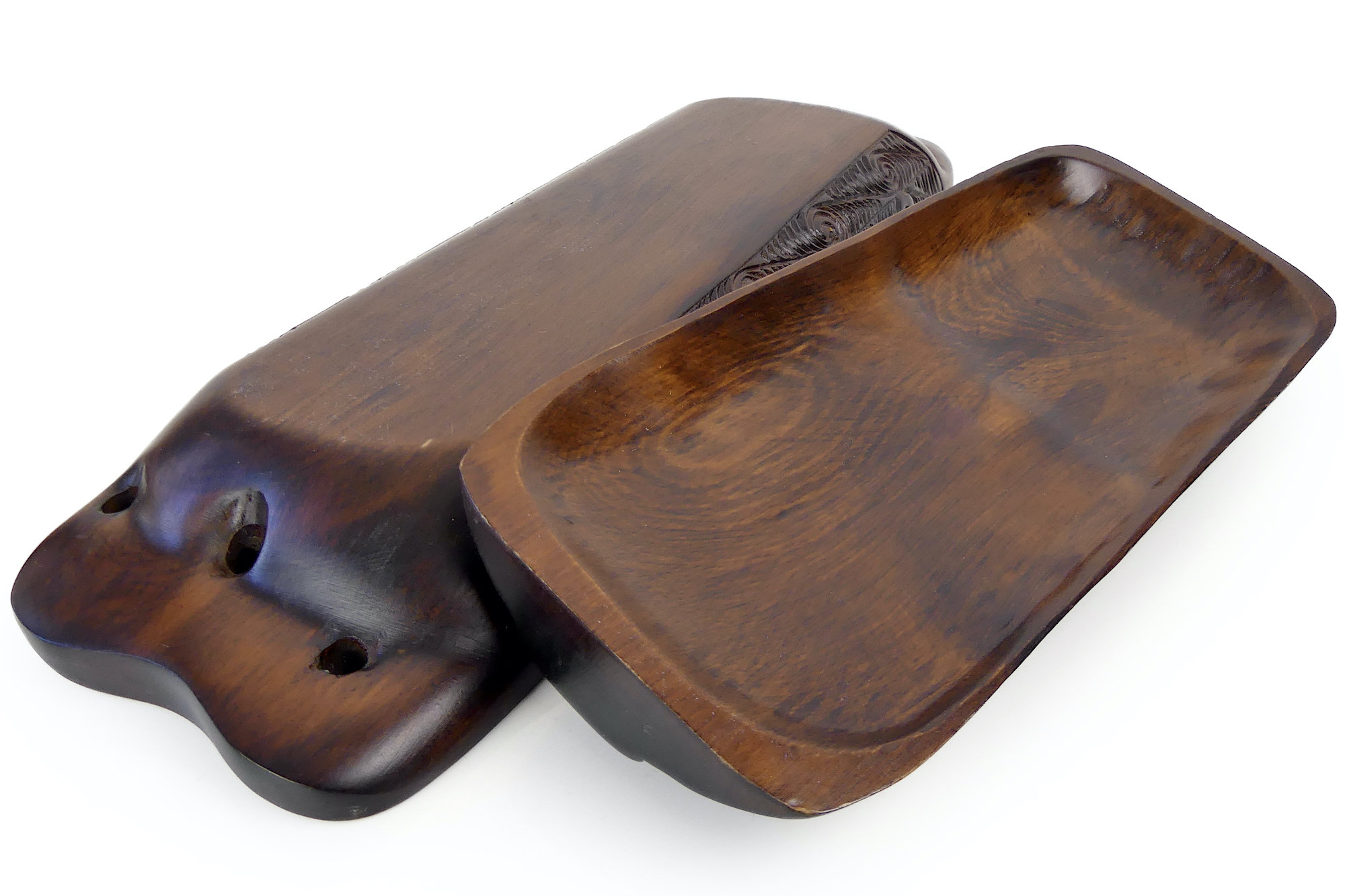 マオリ・ワカ・フイア・ボックス：木彫りとアワビの象嵌細工