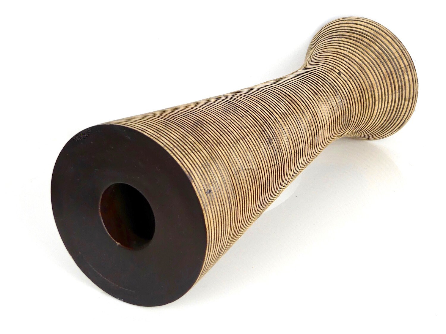 Vase en Manguier Contemporain Ciselé à La Gouge de Stries Horizontales - Design Thaïlande Home