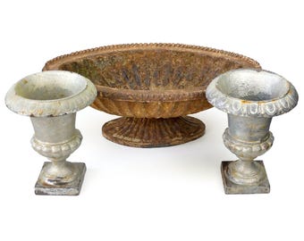 Antique Medici cast iron basin and vases - Classical style - Garden decoration - France