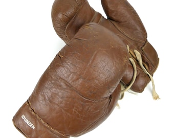 Vintage Boxing Gloves in Worn Leather - Ancient Sport - 10 UNZEN - Retro Collection