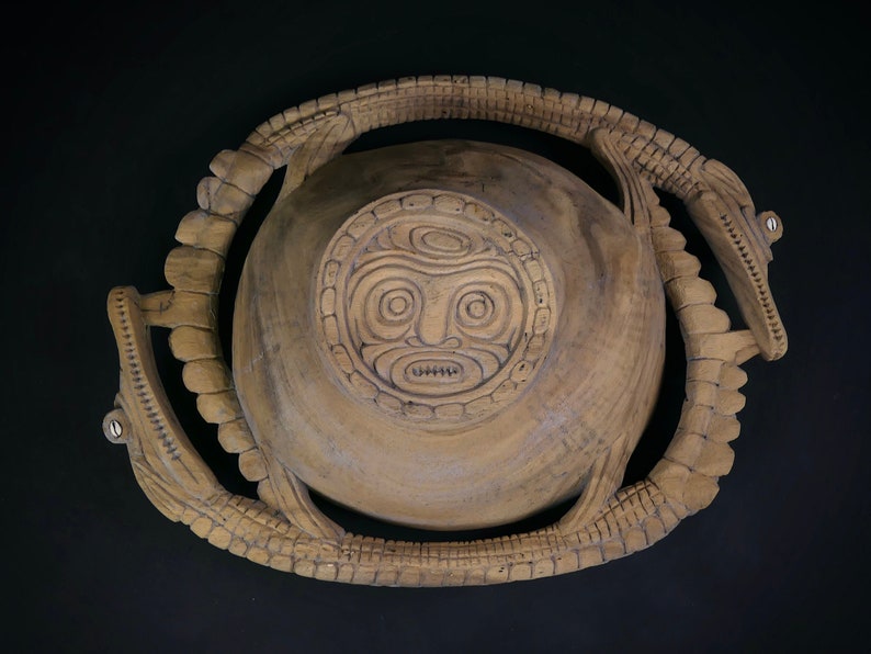 Grand bol de sagou en bois sculpté Papouasie-Nouvelle-Guinée Curiosité ethnique image 1