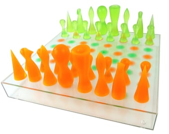 Karim Rashid Y2K Chess Set: Rare 2001 Modernist Design, Sculptural