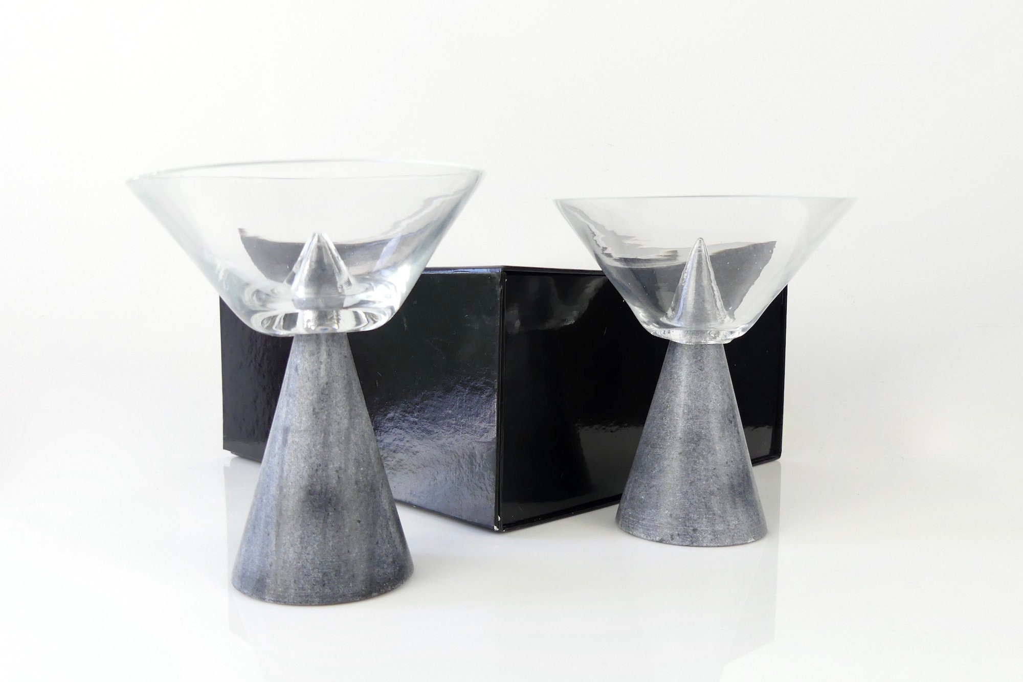 Verres Gravity Cone en Marbre Gris de Vanessa Mitrani - France