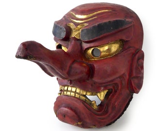 Old Tengu mask in carved wood - Noh theater - Japanese culture - Collector's mask