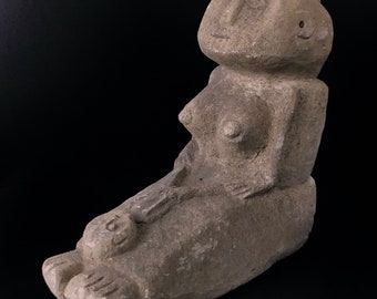 Estatua sumbanaise Katoda Mère et son enfant en pierre - Art sumbanais - Timor - Indonesia - Objet ethnique de collection