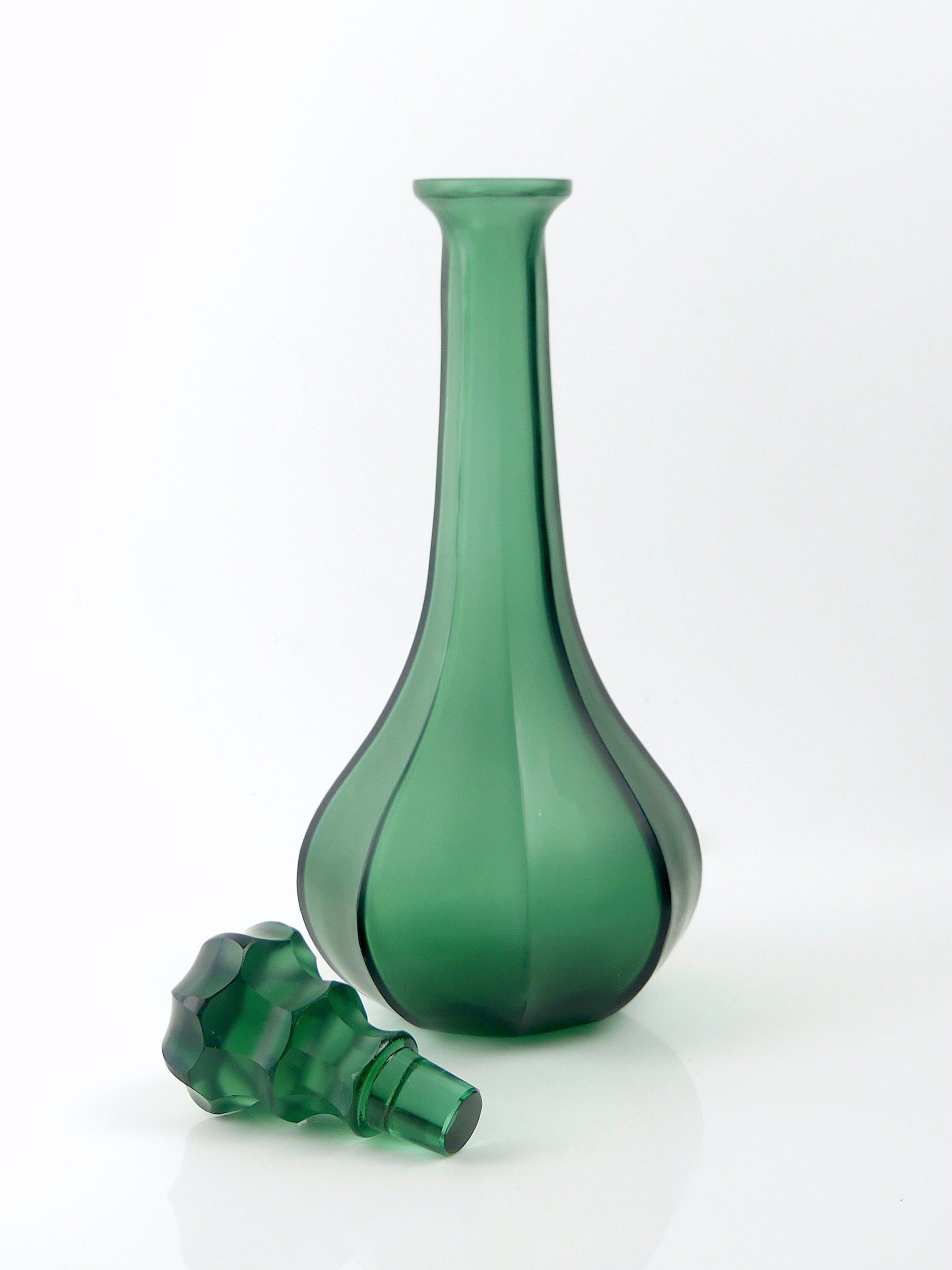 Carafe Facettée Vert Ambré en Verre Poli - Décoration d'intérieur Déco Design