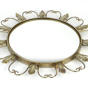 Miroir soleil aux feuilles d&#39;acanthe en métal doré - France - Déco vintage