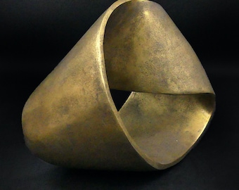 Large Mœbius ribbon sculpture in golden metal - Deco design - Contemporary Art