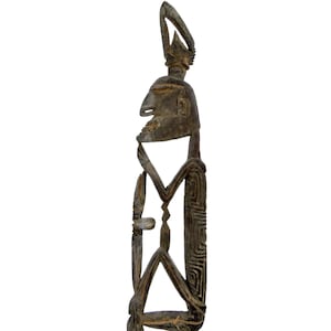 Fine rare and exceptional Asmat Irian Jaya sculpture in light wood on metal base - Mid-20th century - Papua New Guinea