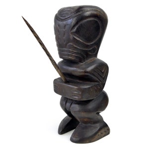 Maohi tiki with solid dark wood spear - Polynesia - Pacific Collection