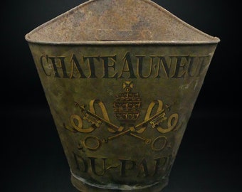 Old sheet metal harvest hood - Early 20th century - Châteauneuf-du-Pape - France - Winegrower's accessory - Handcrafted