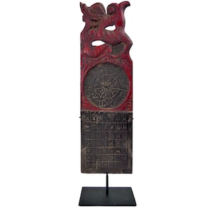 Old Dayak divinatory calendar in carved wood on black metal base - Indonesia - Ethnic collection
