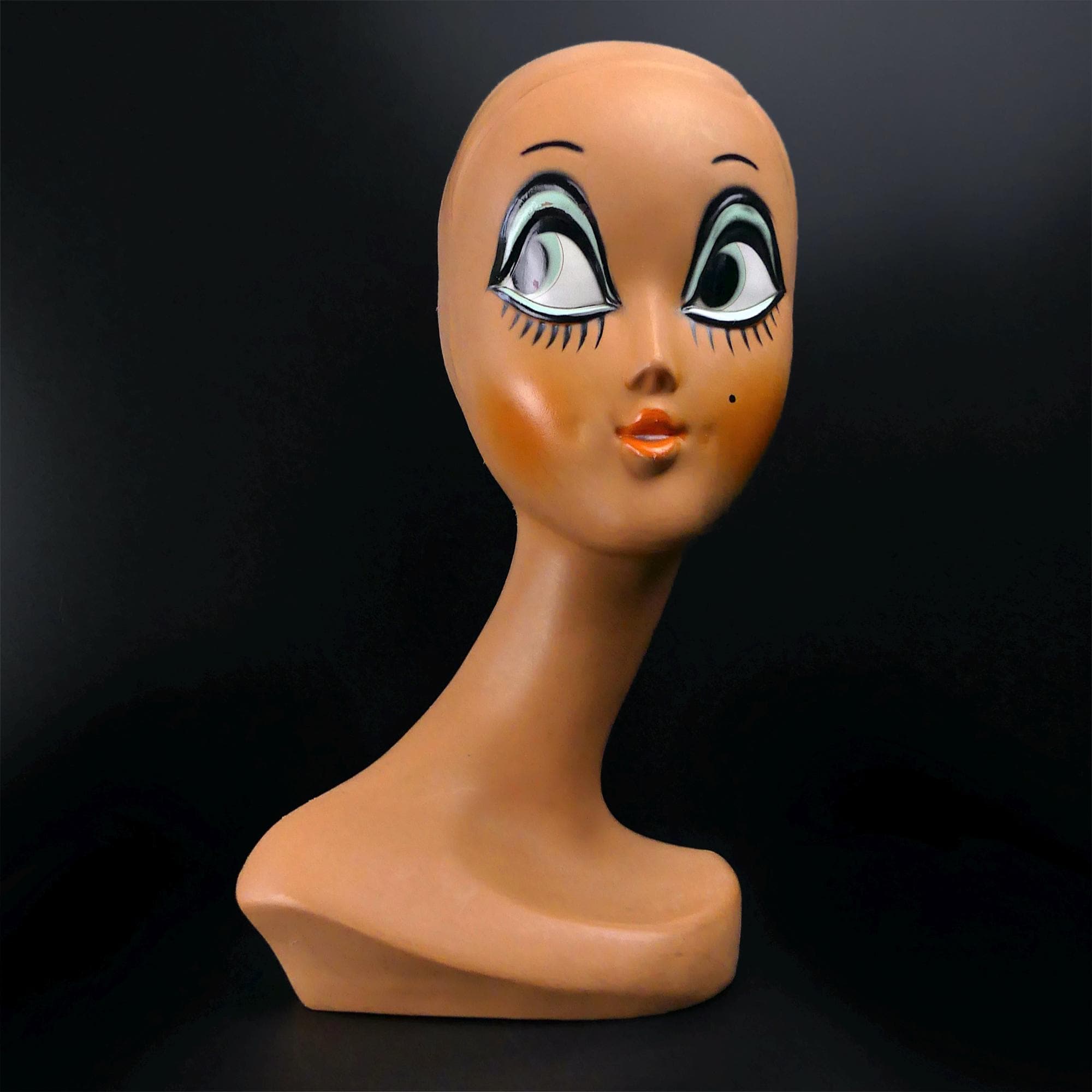 Tête à chapeau Twiggy collector rare signée Huard de 1971 en plastique peint - Buste de vitrine des années 70 - France - Déco Pop vintage