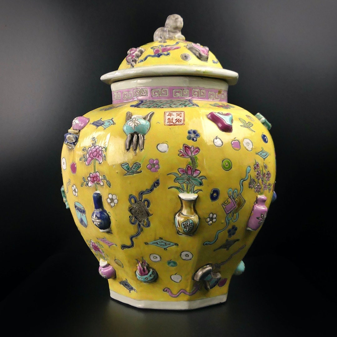 Large Chinese Yellow Ginger Pot Ancient in Octagonal Ceramic of