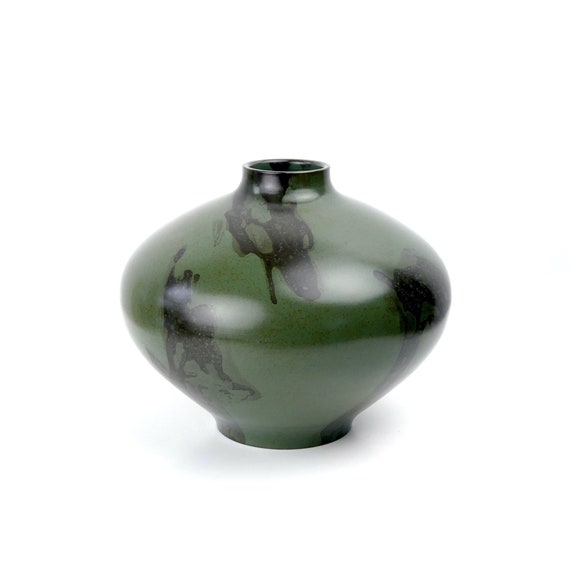 Signed Japanese Bronze Vase: Green Patina, Shōwa Period