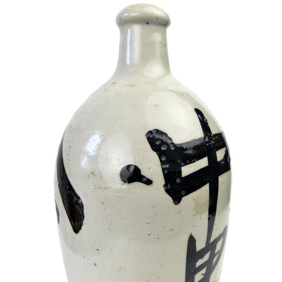 古い徳利 Antique Tokkuri Sake Bottle: 19th Century Japanese Ceramic with