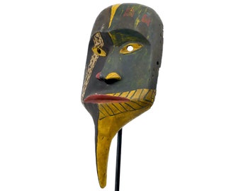 Masque à main amérindien polychrome Tlingit, Heiltsuk, ou Haisla, sur socle - Amérique du Nord - Alaska - Canada - Collection ethnique