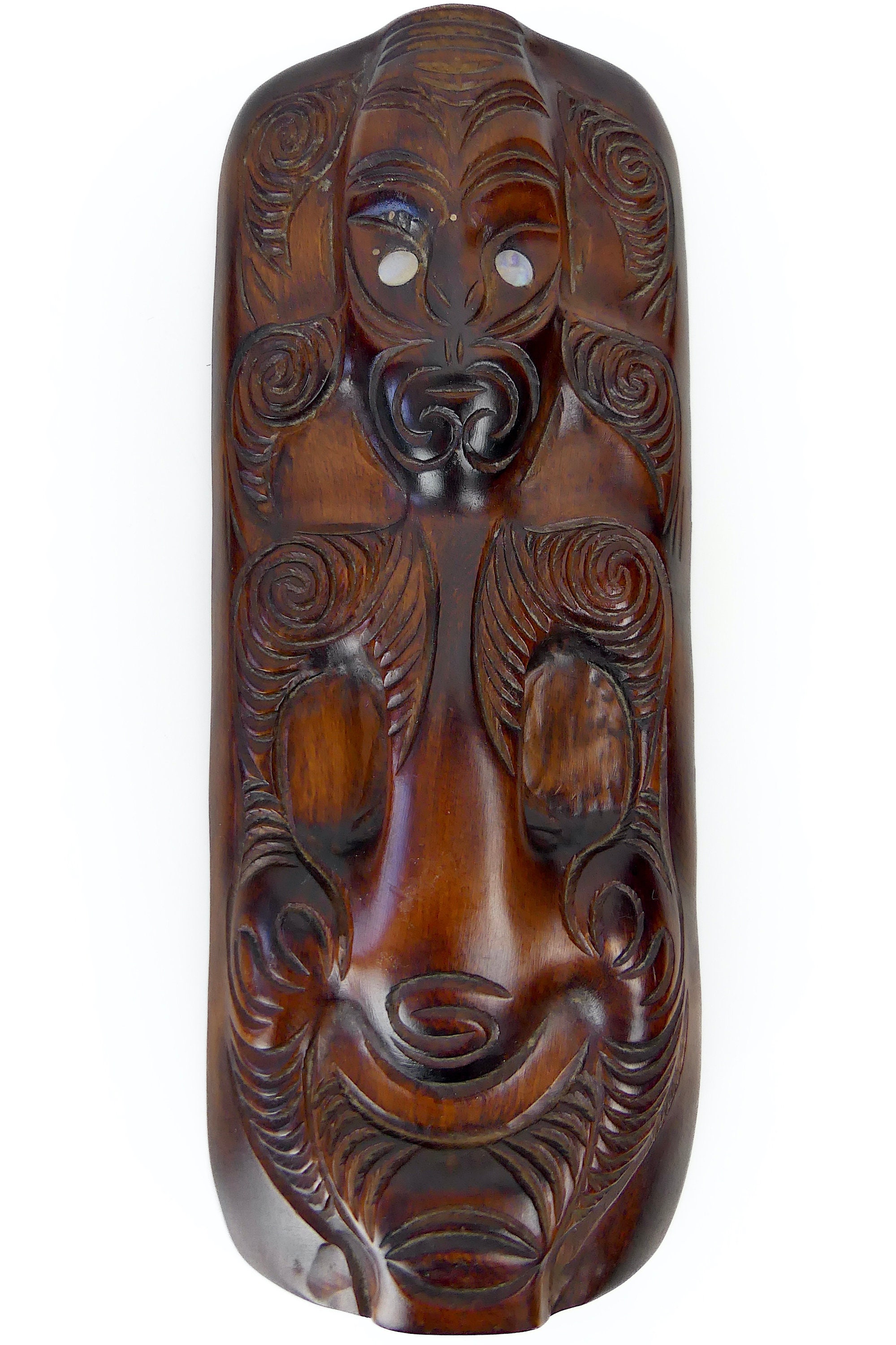 マオリ・ワカ・フイア・ボックス：木彫りとアワビの象嵌細工