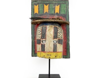 Masque Kachina Hopi à Tabletta en bois léger de Cottonwood sculpté polychrome sur socle noir – Culture amérindienne Hopi – USA