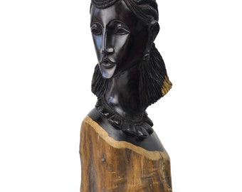Bust of an Ethiopian woman in ebony remarkably carved in this precious wood - Mid-20th century - Ethiopian art - East Africa - Object of art