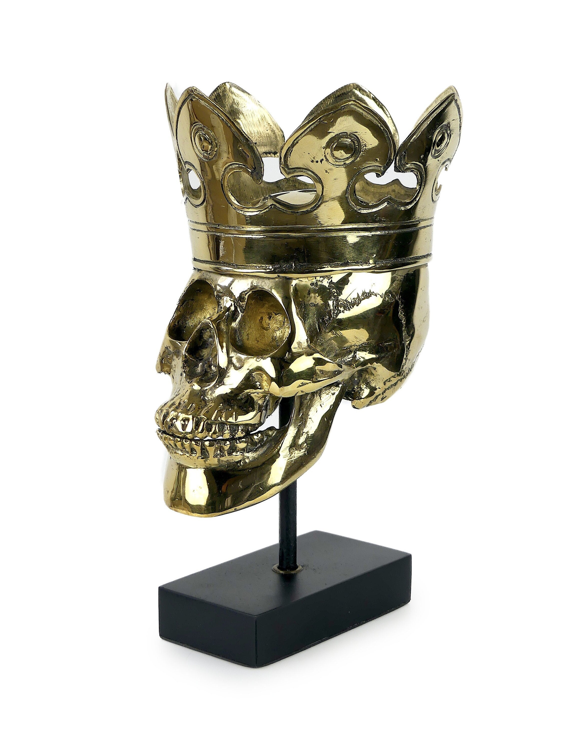 Vanité Couronnée Crâne Humain à La Couronne en Laiton Doré sur Pied Métallique Noir - Curiosité Cabi