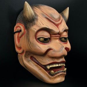 Masque nô Yakan esprit malveillant renard des champs du théâtre nô en bois de cyprès japonais - Signé au dos - Japon - Fin XXe - Ère Heisei