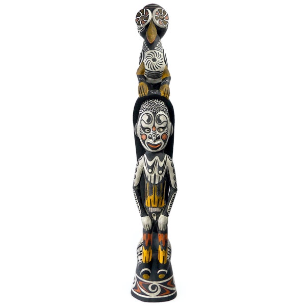 Grande statue sawos en bois polychrome représentant une figure d’ancêtre et oiseau totémique - Moyen-Sépik - Papouasie-Nouvelle-Guinée