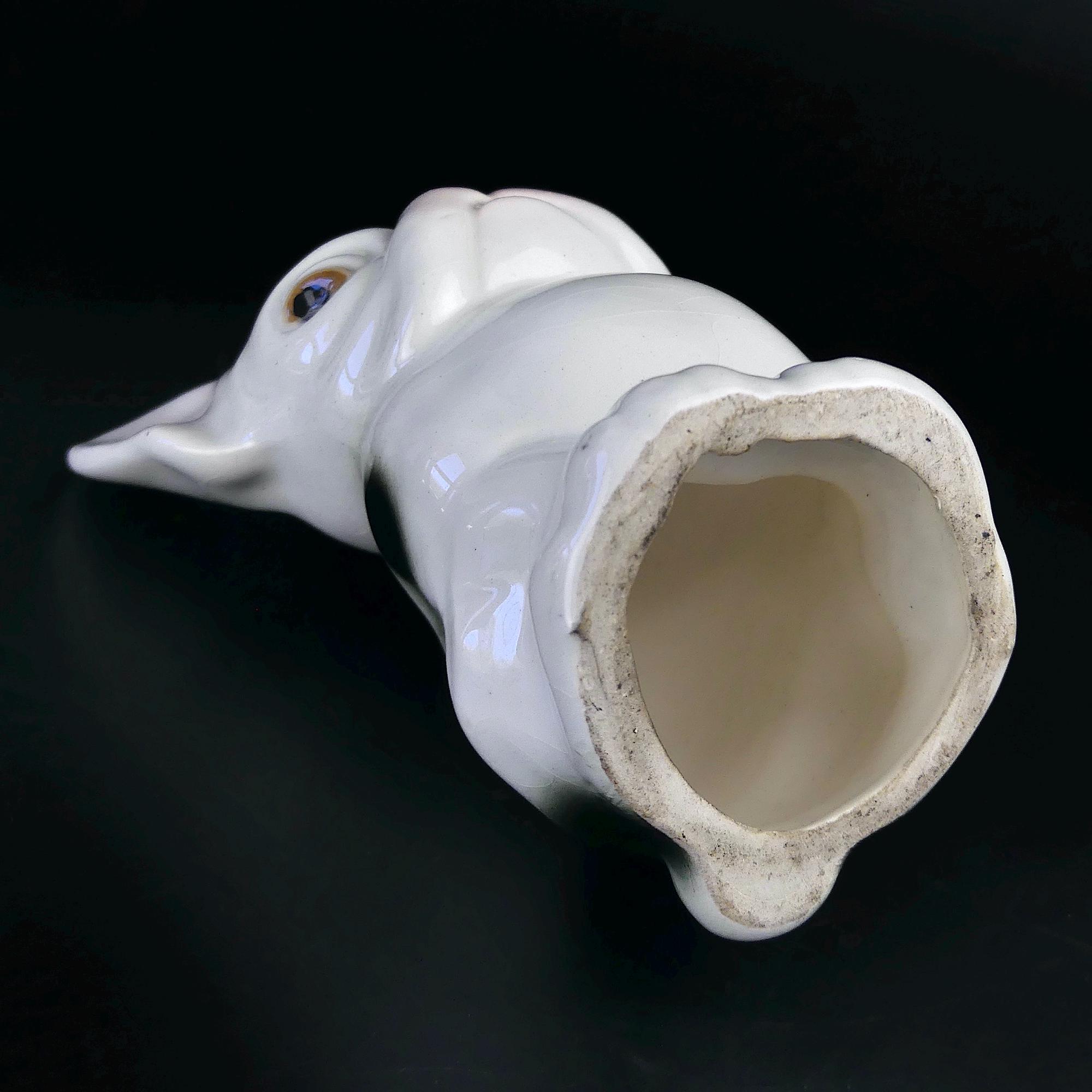 座っている磁器のフレンチブルドッグ - 20 世紀中期 - レトロな装飾