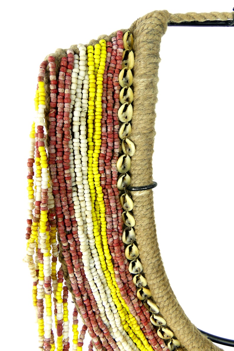 Plastron en perles sur pied métallique noir Papouasie-Nouvelle-Guinée Bohème chic Déco ethnique image 9
