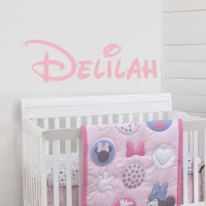 Sticker mural prénom personnalisé pour fille, chambre d'enfant, chambre de fille, chambre de bébé, lettrage en vinyle, monogramme, nom de princesse, police de Minnie en vinyle doré