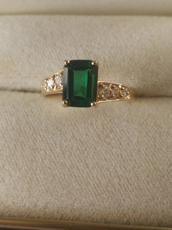 10K Emerald cut Green stone Ladies Ring