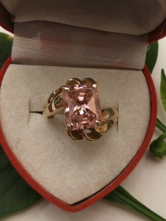 10K Yellow Gold Pink CZ Ring