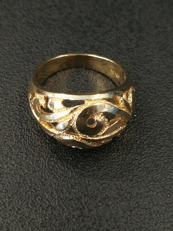 14K ladies Dome Ring - image 2