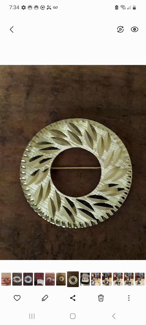 14K Gold Open Circle Pin Brooch