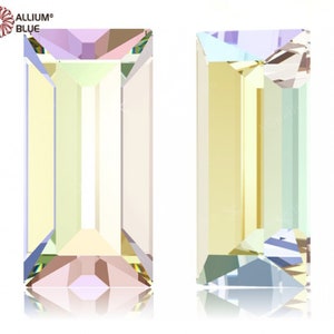 Peut inclure: Deux pierres rectangulaires en verre irisé avec un dégradé de couleurs jaune clair, vert et rose. Les pierres réfléchissent la lumière et ont un design facetté.