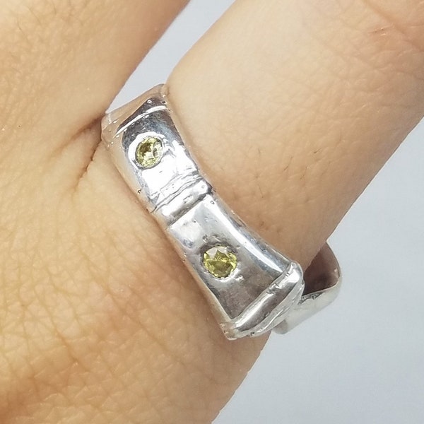 Sterling silver khukri demantoid ring