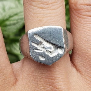 Flicking the bean wax seal signet ring