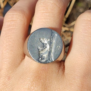 Bear back scratch wax seal signet ring