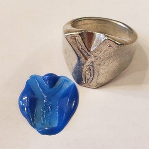 Anillo de sello de cera con letra de cuerpo "Y"