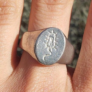 Pierścień sygnetowy z pieczęcią lakową