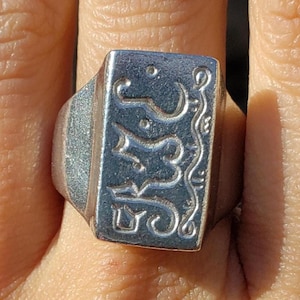 Fig. 7 Black pullet magic ring wax seal signet ring