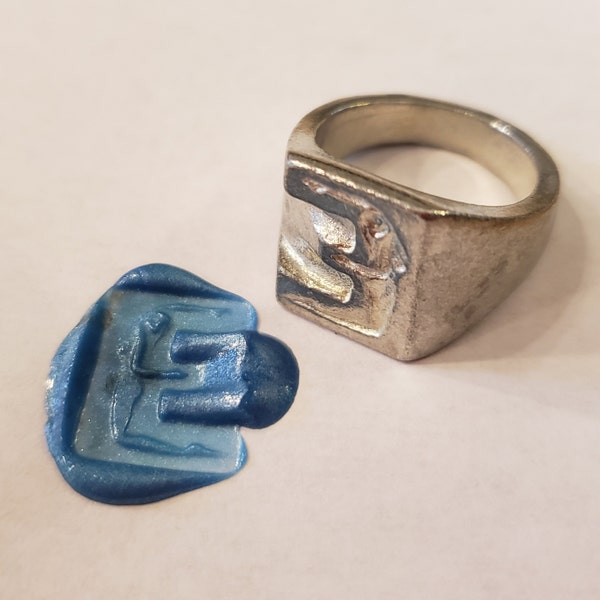 Body letter "E" wax seal signet ring