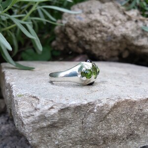 Fantasy cut peridot and garnet multi-stone ring image 9