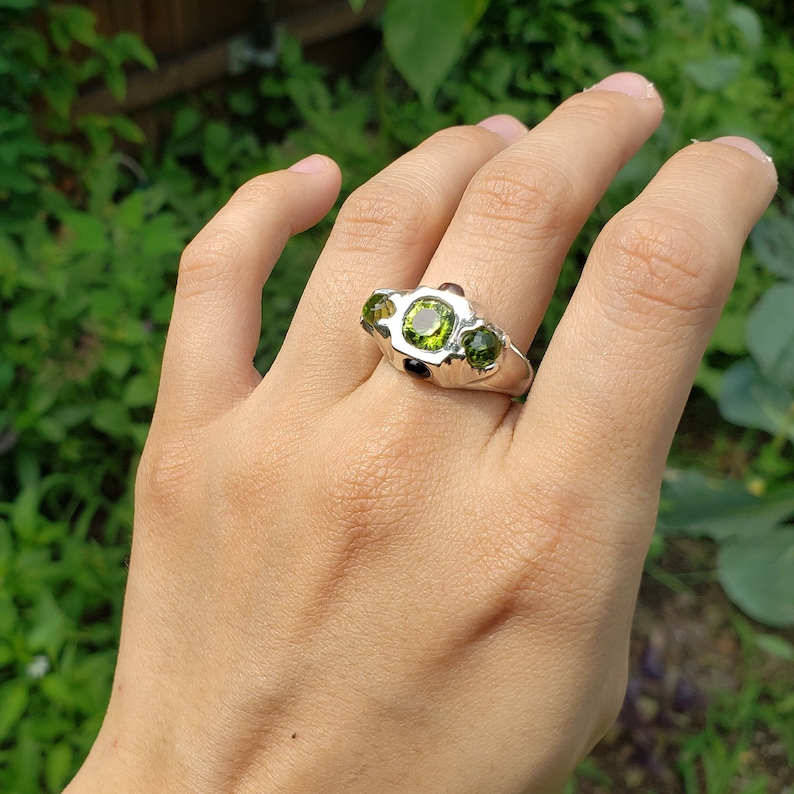 Fantasy cut peridot and garnet multi-stone ring image 5