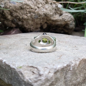 Fantasy cut peridot and garnet multi-stone ring image 10