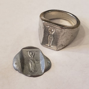 Anillo de sello con sello de cera con letra "I" del cuerpo