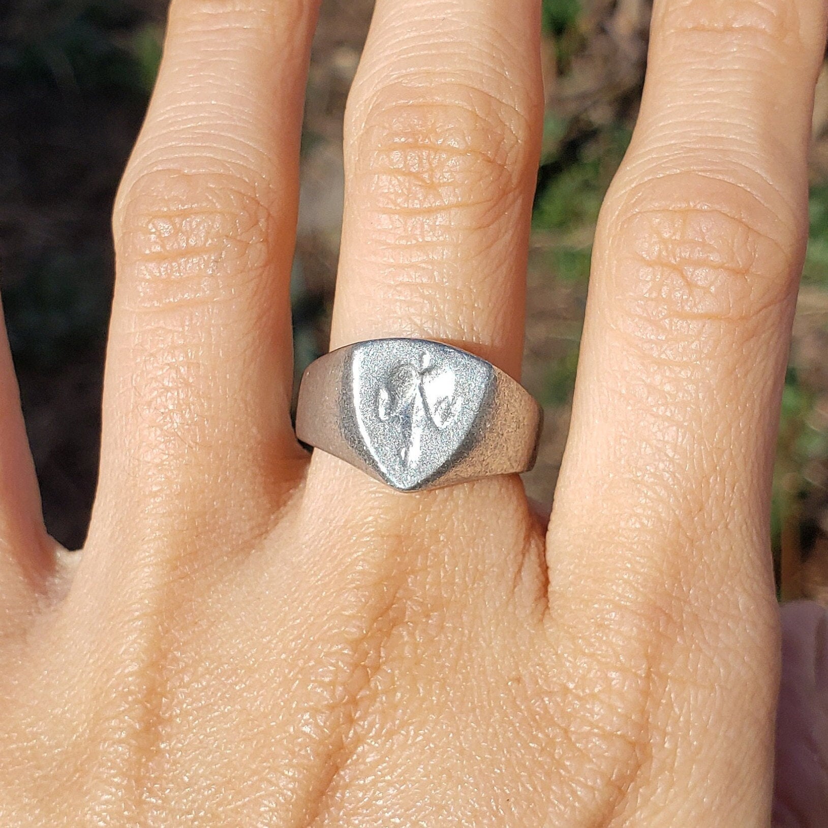 Bleeding Heart Flower Wax Seal Signet Ring - Etsy